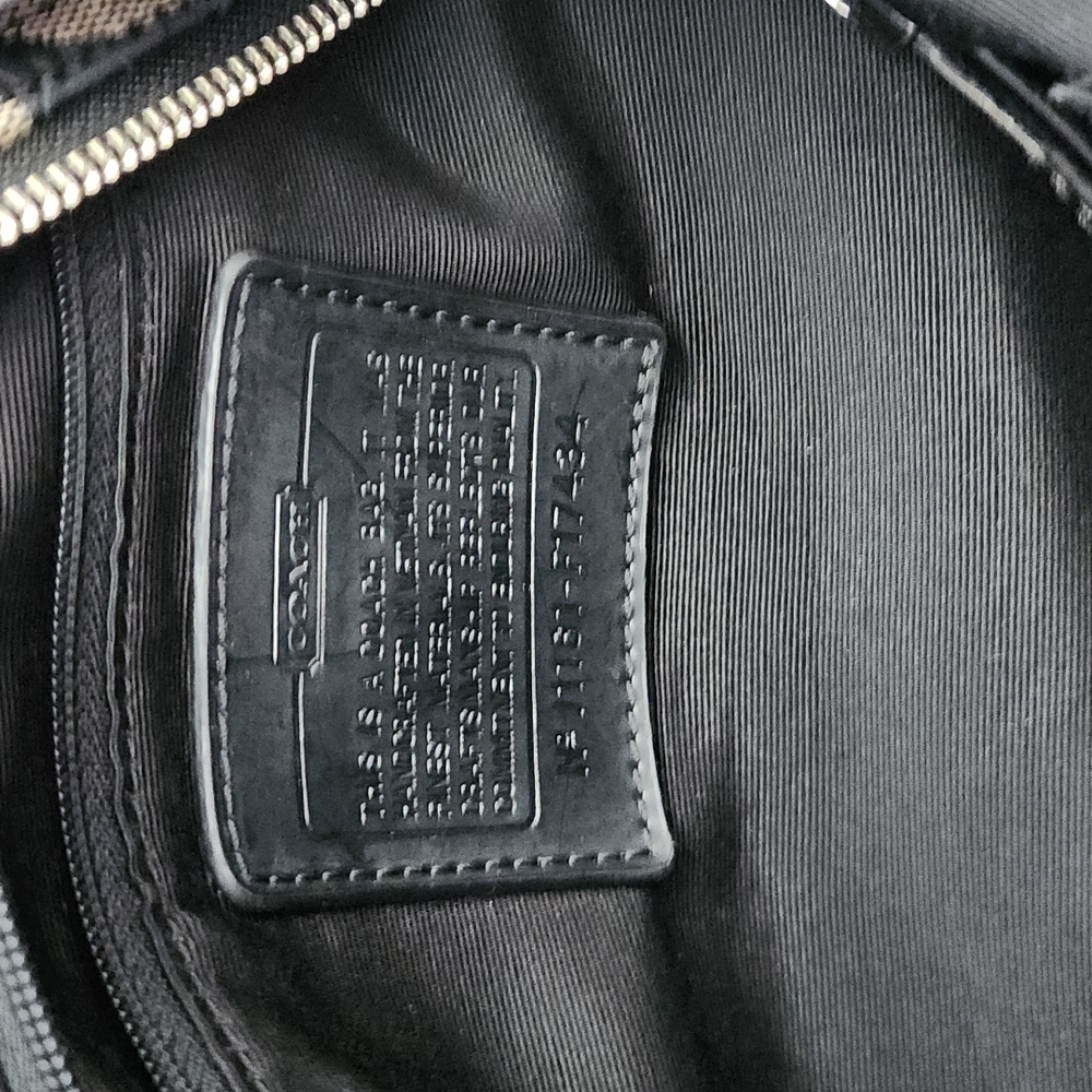 Coach Signature Hobo - Picture 4 of 8